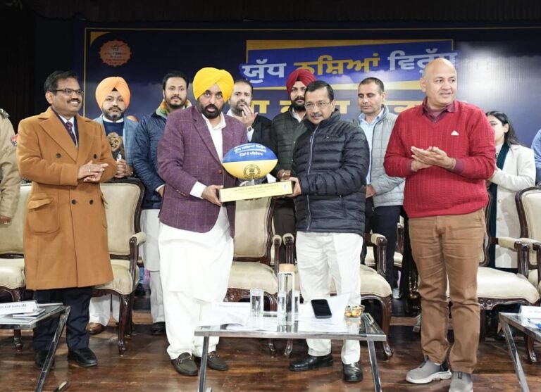 *ਦੂਜੇ ਪੜਾਅ ਵਿੱਚ ਪਹੁੰਚਿਆ ਯੁੱਧ ਨਸ਼ਿਆਂ ਵਿਰੁੱਧ*  *ਇਕਜੁਟ ਹੋ ਕੇ ਨਸ਼ਿਆਂ ਦੀ ਅਲਾਮਤ ਨੂੰ ਜੜ੍ਹੋਂ ਪੁੱਟੇਗਾ ਪੰਜਾਬ, ਅਰਵਿੰਦ ਕੇਜਰੀਵਾਲ ਅਤੇ ਭਗਵੰਤ ਸਿੰਘ ਮਾਨ ਨੇ ਕੀਤੀ ਦੂਜੇ ਪੜਾਅ ਦੀ ਸ਼ੁਰੂਆਤ*