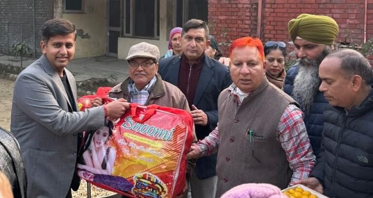 ਡਿਪਟੀ ਕਮਿਸ਼ਨਰ ਨੇ ਬਜ਼ੁਰਗਾਂ ਨਾਲ ਮਨਾਇਆ ਲੋਹੜੀ ਦਾ ਤਿਉਹਾਰ..