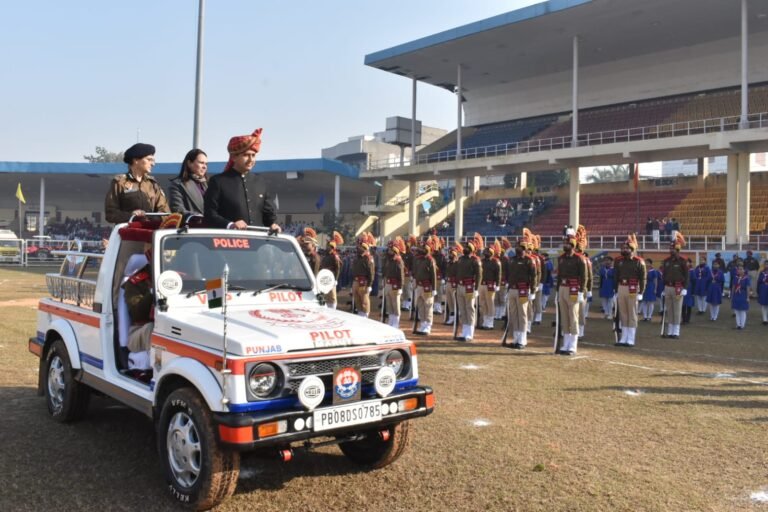 ਗਣਤੰਤਰ ਦਿਵਸ ਸਮਾਗਮ ਦੀ ਫੁੱਲ ਡਰੈੱਸ ਰਿਹਰਸਲ, ਡਿਪਟੀ ਕਮਿਸ਼ਨਰ ਨੇ ਲਹਿਰਾਇਆ ਤਿਰੰਗਾ