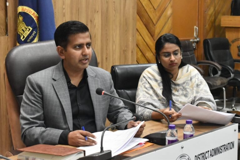 ਡਿਪਟੀ ਕਮਿਸ਼ਨਰ ਵੱਲੋਂ ਉੱਚ ਪੱਧਰੀ ਮੀਟਿੰਗ ; ਅਧਿਕਾਰੀਆਂ ਨੂੰ ਉਦਯੋਗਾਂ ਨੂੰ ਦਰਪੇਸ਼ ਸਮੱਸਿਆਵਾਂ ਸਮਾਂਬੱਧ ਤਰੀਕੇ ਨਾਲ ਹੱਲ ਕਰਨ ਦੇ ਦਿੱਤੇ ਨਿਰਦੇਸ਼