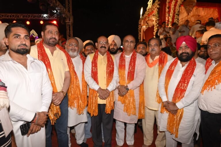 ਕੈਬਨਿਟ ਮੰਤਰੀ ਮੋਹਿੰਦਰ ਭਗਤ ਅਤੇ ਸੱਭਿਆਚਾਰਕ ਮਾਮਲੇ ਵਿਭਾਗ ਦੇ ਸਲਾਹਕਾਰ ਦੀਪਕ ਬਾਲੀ ਨੇ ਬਾਲਾ ਜੀ ਦੀ ਚੌਂਕੀ ‘ਚ ਟੇਕਿਆ ਮੱਥਾ