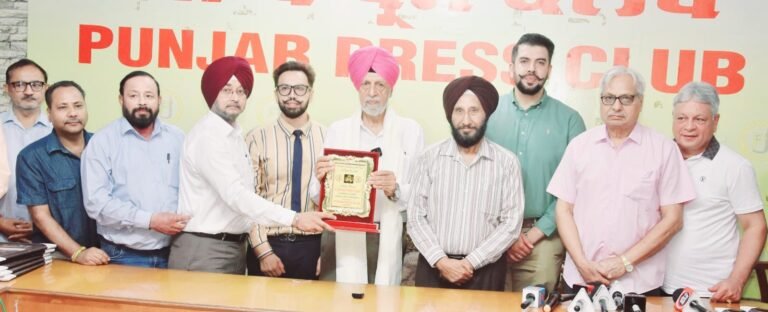 ਪੰਜਾਬ ਪ੍ਰੈੱਸ ਕਲੱਬ ਜਲੰਧਰ ਦੇ ਕਲਾਕ ਟਾਵਰ ਦੇ ਨਵੀਨੀਕਰਨ ਦਾ ਸੀਟੀ ਯੂਨੀਵਰਸਿਟੀ ਦੇ ਚਾਂਸਲਰ ਚਰਨਜੀਤ ਸਿੰਘ ਚੰਨੀ ਵੱਲੋਂ ਉਦਘਾਟਨ