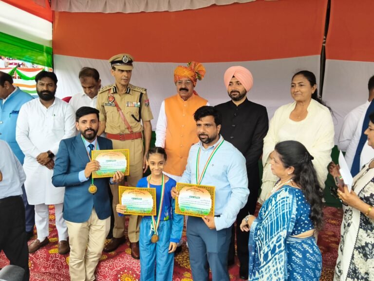 ਇੰਡੀਆ ਬੁੱਕ ਆਫ ਰਿਕਾਰਡ ਹੋਲਡਰ ਹਰਨਾਜ਼ ਕੌਰ ਨੂੰ ਜ਼ਿਲ੍ਹਾ ਪ੍ਰਸ਼ਾਸਨ ਜਲੰਧਰ ਵੱਲੋਂ ਜ਼ਿਲ੍ਹਾ ਐਵਾਰਡ ਨਾਲ ਸਨਮਾਨ